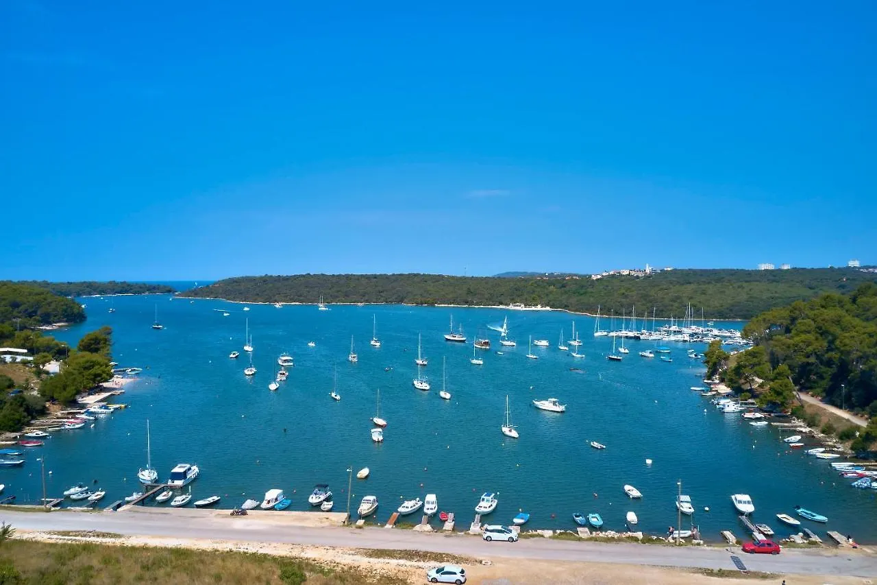 Apartments Davorka Banjole 0*,  Croatia